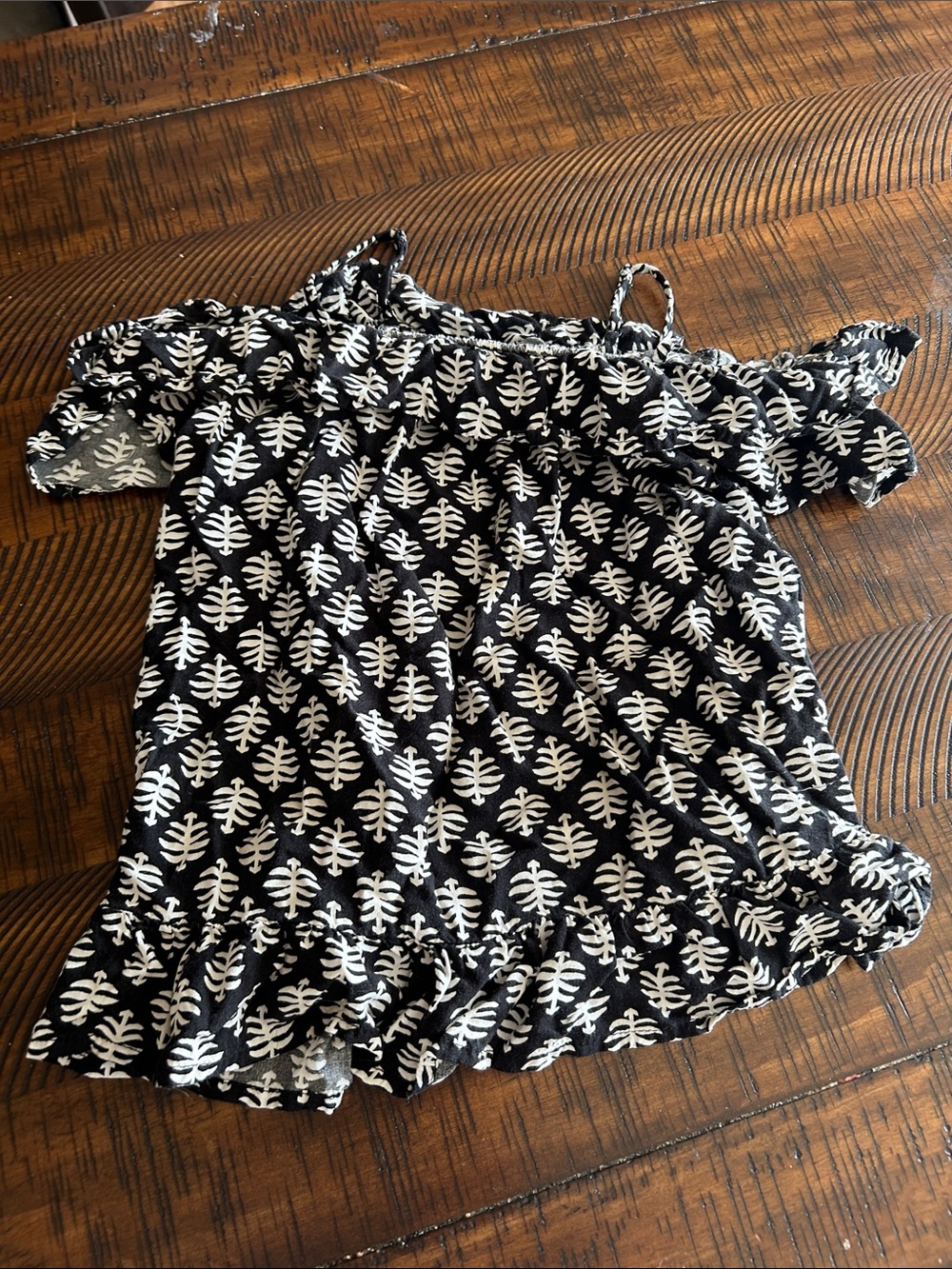 Old Navy Black & White Leaf-Print Off-Shoulder Camisole